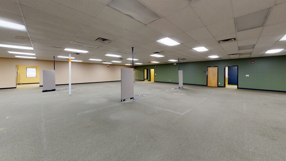 More Photos Of 950 Starvue Dr NW, Cleveland Office For Sale