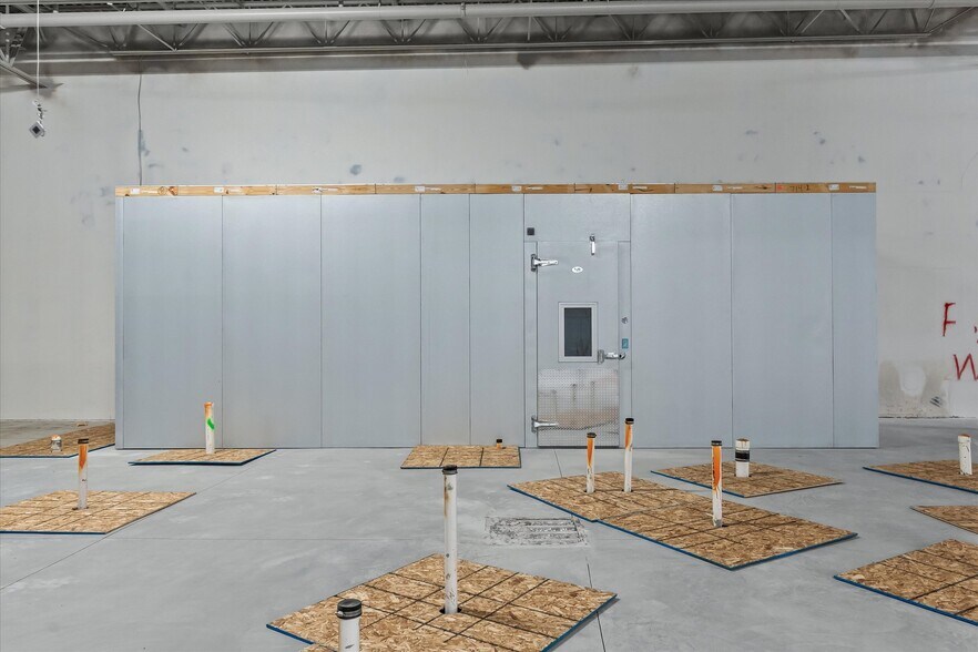 More Photos Of 2651 S Rochester Rd, Rochester Hills General Retail For Lease