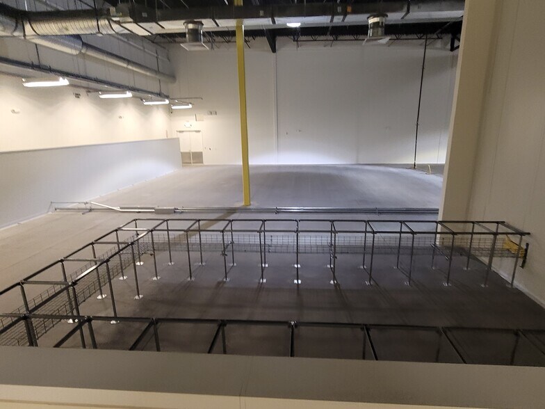 More Photos Of 8532 Concord Center Dr, Englewood Warehouse For Lease
