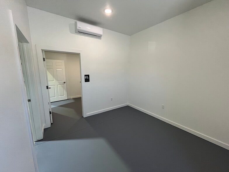 More Photos Of 3220 Cooke Way, Oklahoma City Distribution For Lease