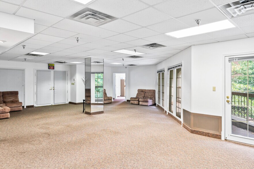 More Photos Of 4600 N Park Ave, Chevy Chase Medical For Sale