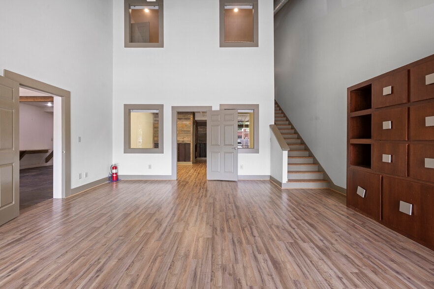 More Photos Of 226 W Washington St, Madison Freestanding For Sale