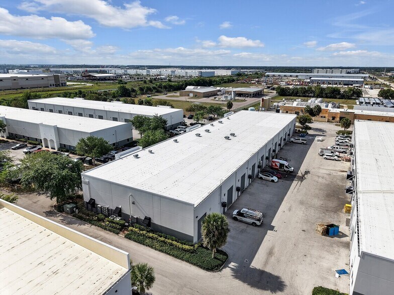 More Photos Of 8801 Business Park Dr, Fort Myers Warehouse For Lease