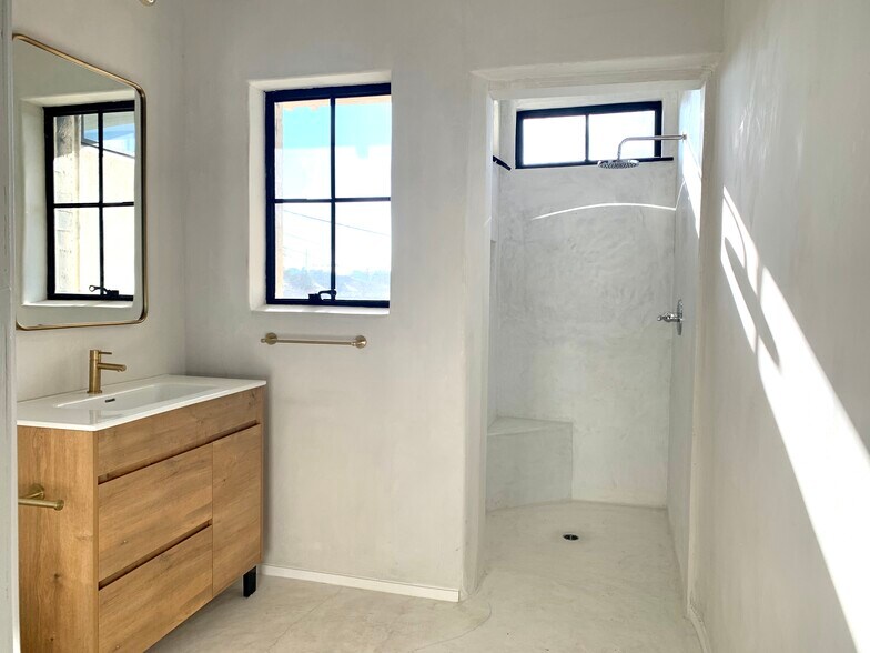 More Photos Of 1822 N Broadway, Los Angeles Storefront Retail Office For Sale