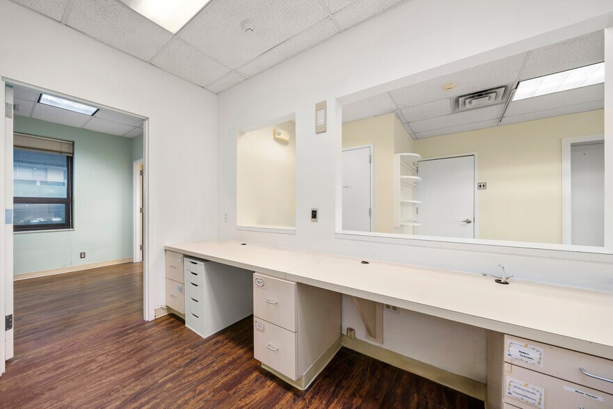 More Photos Of 2083 Center Ave, Fort Lee Medical For Lease