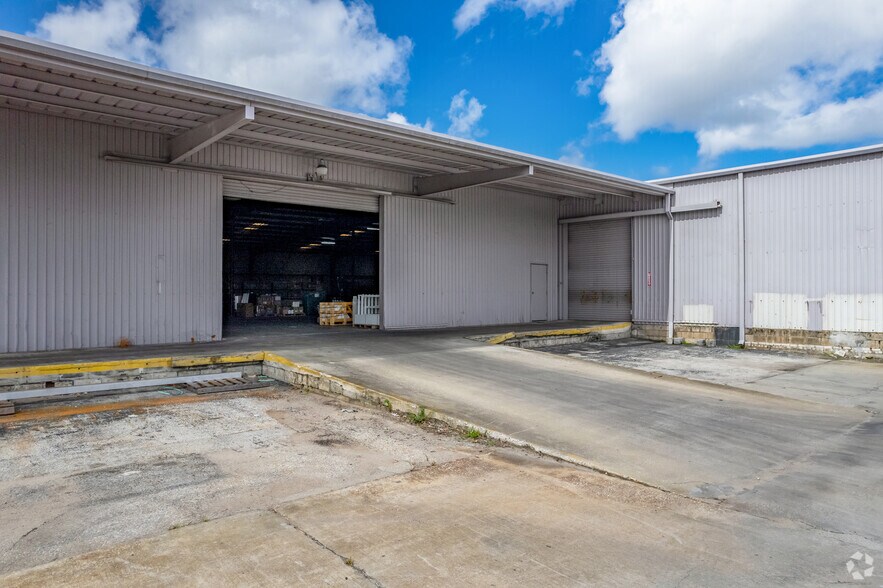 More Photos Of 4500 Carmichael Ave, Sarasota Warehouse For Sale