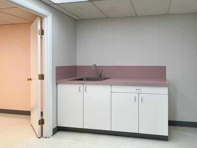 More Photos Of 265 Winn St, Burlington Office Residential For Lease