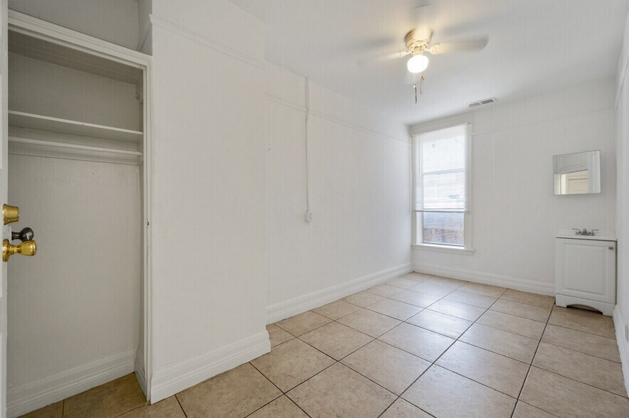 More Photos Of 709 S Centre St, San Pedro Storefront Retail Residential For Sale