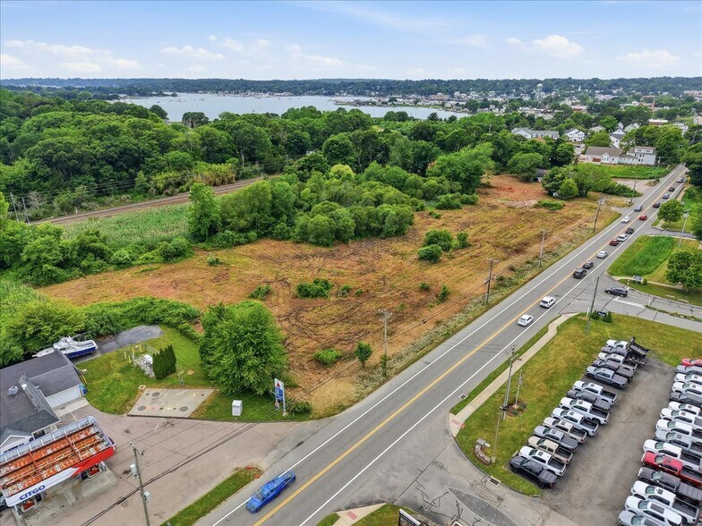 More Photos Of 16 Stonington Rd, Mystic Storefront For Sale
