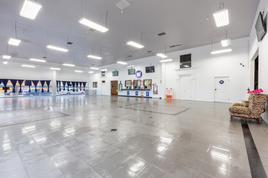 More Photos Of 505 S Main St, Santa Ana Storefront For Sale