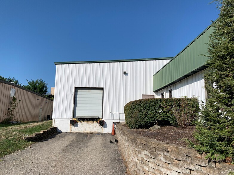 Primary Photo Of 5372 Enterprise Blvd, Bethel Park Warehouse For Lease