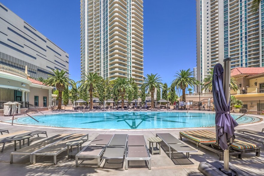 More Photos Of 2827 Paradise Rd, Las Vegas Health Club For Sale