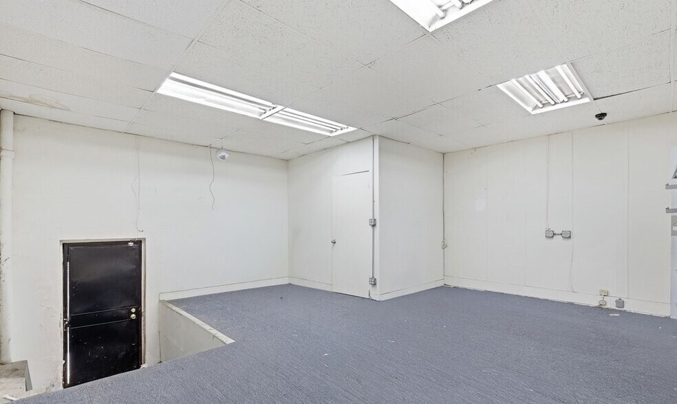 More Photos Of 6670 Hollywood Blvd, Los Angeles Storefront For Lease