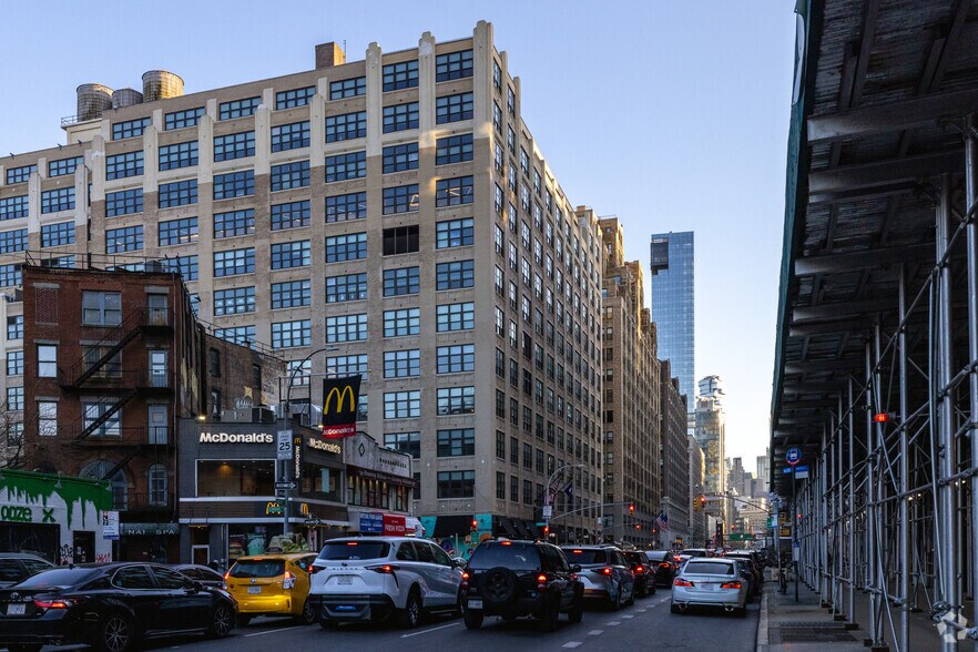 More Photos Of 200 Varick St, New York Office For Lease