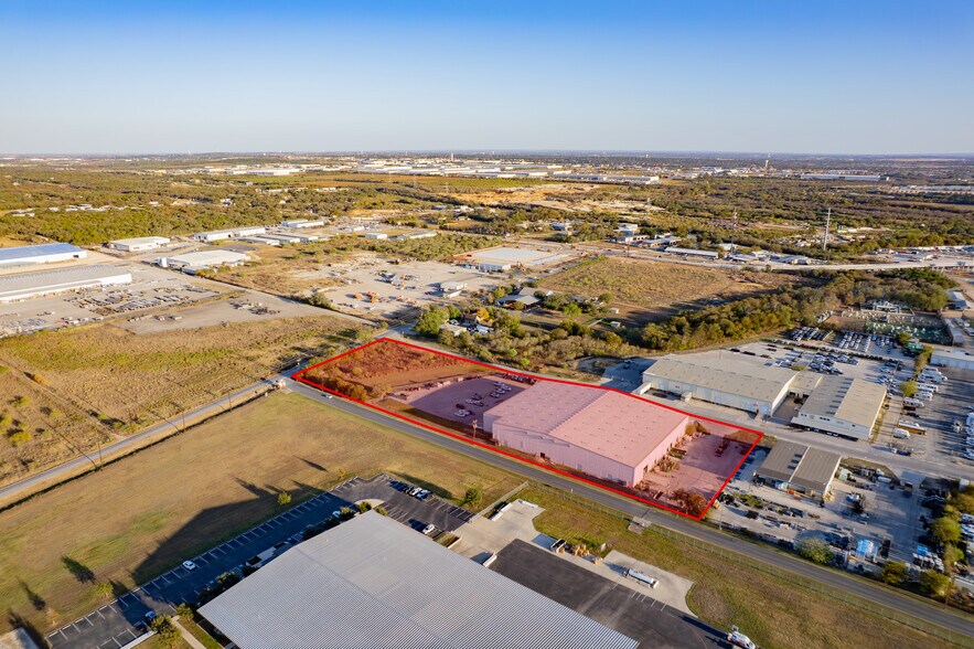 More Photos Of 8175 Bracken Creek Dr, San Antonio Distribution For Lease