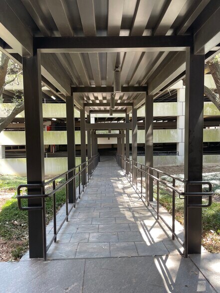 More Photos Of 5 Riverway, Houston Office For Sale
