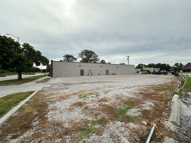 More Photos Of 1935 Q St, Lincoln Freestanding For Sale