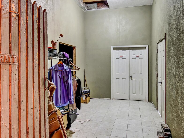 More Photos Of 525 Beaver St, Jacksonville Cemetery Mausoleum For Lease