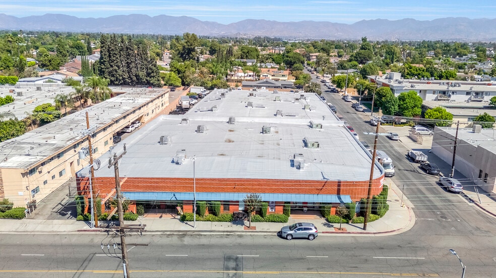 More Photos Of 13333-13345 Saticoy St, North Hollywood Warehouse For Lease