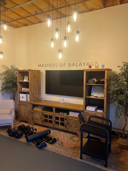More Photos Of 415 S Cedros Ave, Solana Beach Storefront Retail Office For Lease