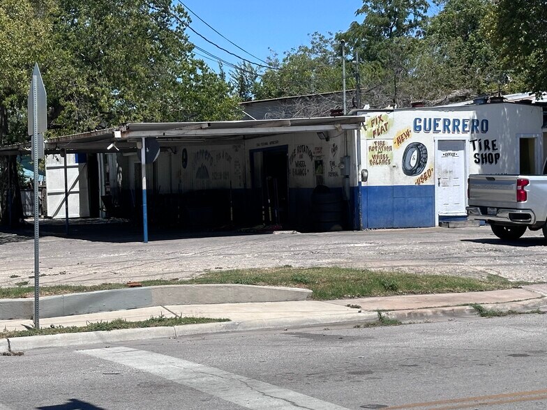 More Photos Of 2800 E 2nd St, Austin Flex For Sale