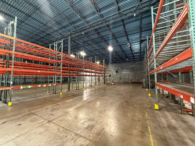 More Photos Of 671-673 NW Enterprise Dr, Port, Port Saint Lucie Manufacturing For Lease