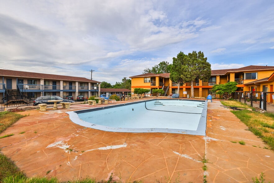 More Photos Of 1623 S Nevada Ave, Colorado Springs Hotel For Sale