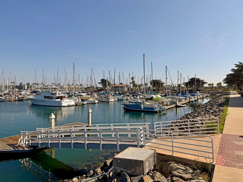 More Photos Of 2810 Harbor Blvd, Oxnard Unknown For Lease