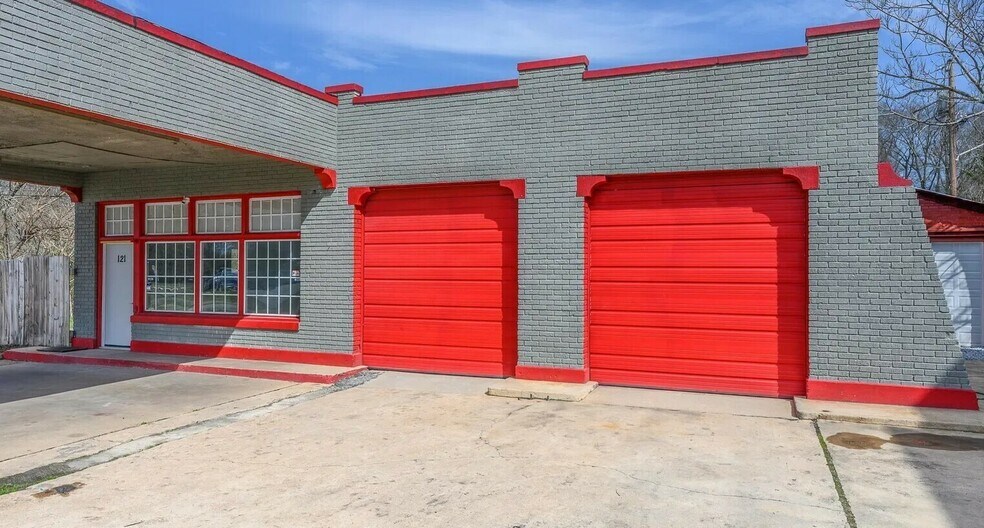 More Photos Of 121 N Main St, Belton General Retail For Sale