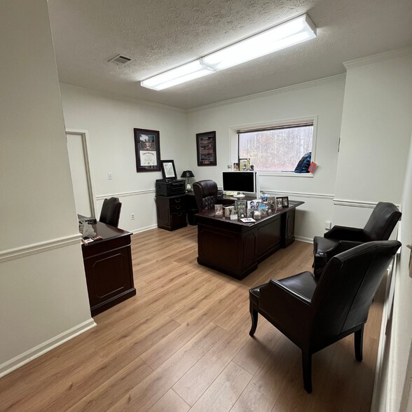 More Photos Of 125 Carnes Dr, Fayetteville Warehouse For Sale