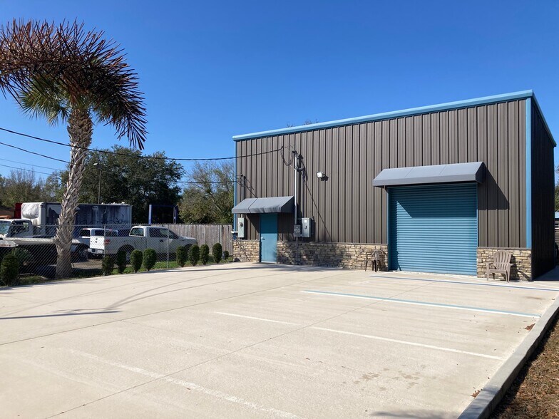 More Photos Of 127 SW Irwin Ave, West Melbourne Warehouse For Sale