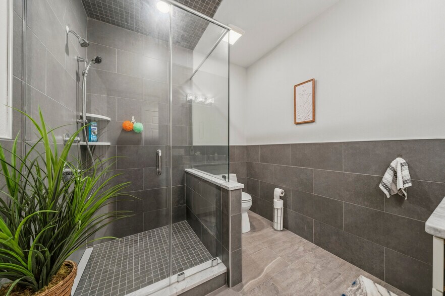 More Photos Of 812 Broad St, Milford Apartments For Sale