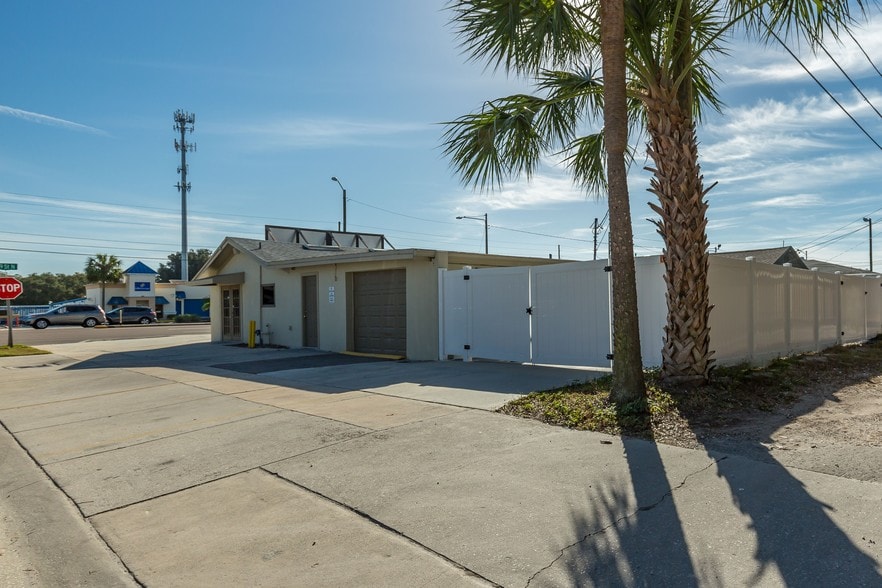 More Photos Of 4498 49th St N, Saint Petersburg Office For Sale