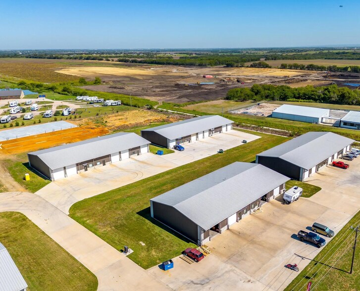 More Photos Of 9115 East Highway 67, Alvarado Showroom For Lease