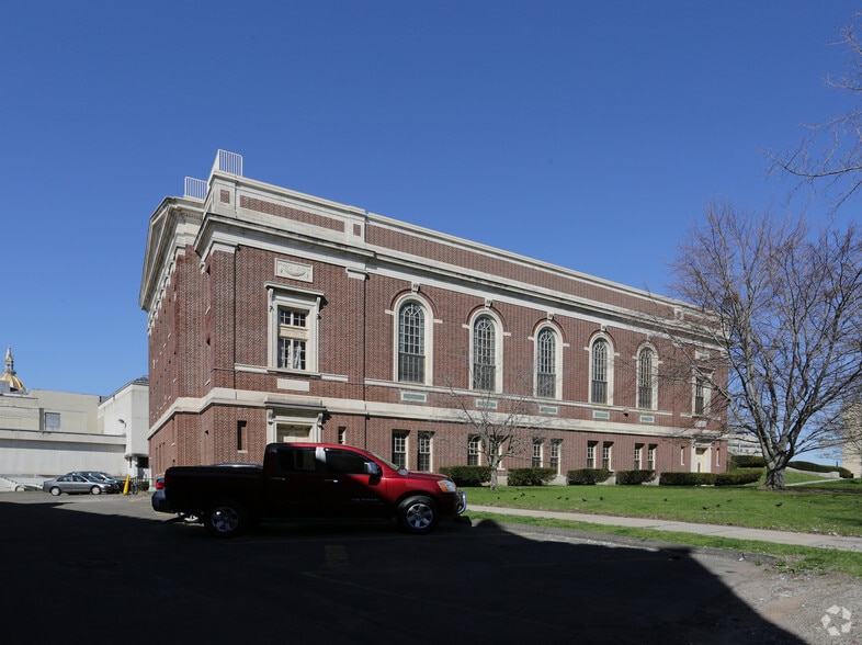 Primary Photo Of 129 Lafayette St, Hartford Religious Facility For Sale