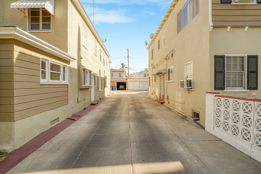 More Photos Of 110-116 S Kings Rd, Los Angeles Apartments For Sale