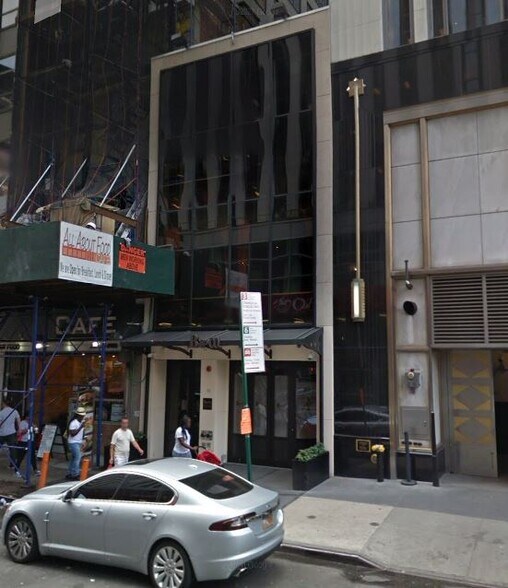 More Photos Of 14 E 58th St, New York Restaurant For Lease