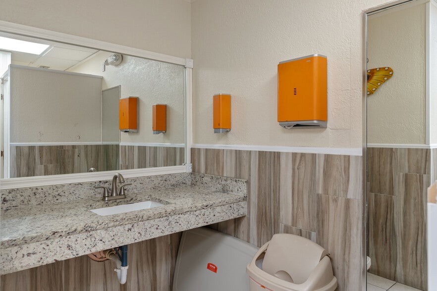 More Photos Of 480 Mary Esther Blvd NW, Fort Walton Beach Restaurant For Sale