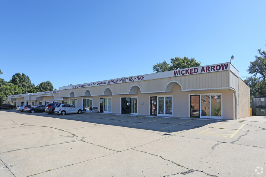 Primary Photo Of 11109-11129 N Oak Tfwy, Kansas City Storefront Retail Office For Lease