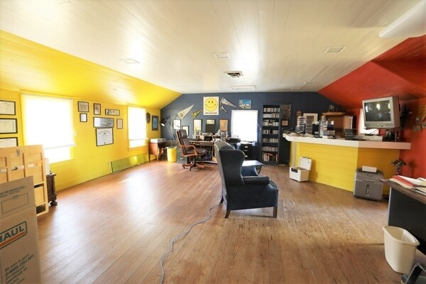 More Photos Of 600 Crockett Cir, Paris Specialty For Sale