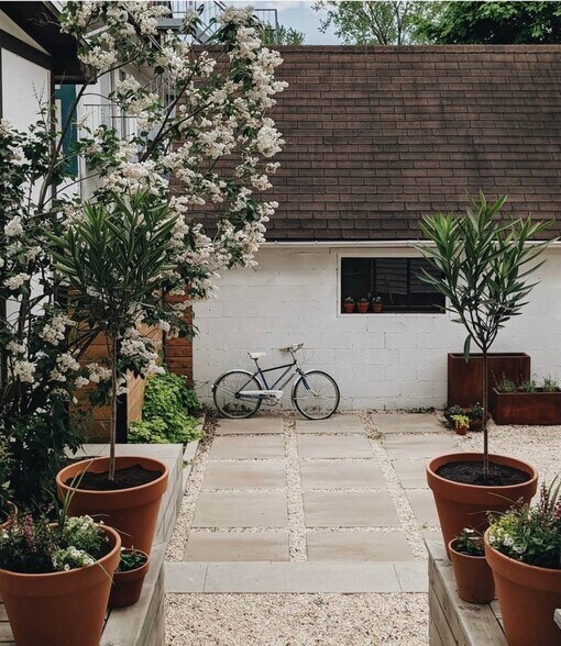 More Photos Of 579-581 Victoria Ave, St-Lambert Storefront Retail Residential For Sale