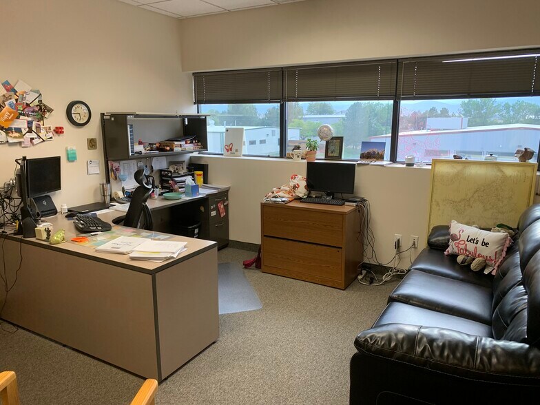 More Photos Of 5819 Lockheed Ave, Loveland Office For Lease