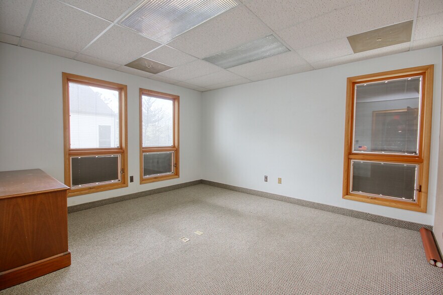 More Photos Of 509 Stillwells Corner Rd, Freehold Medical For Lease