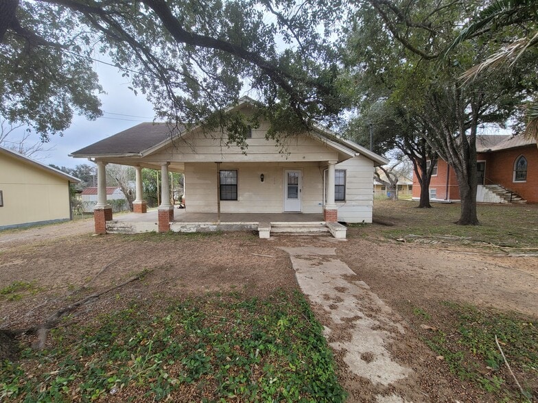 More Photos Of 207 W Viggie St, Hebbronville Religious Facility For Sale