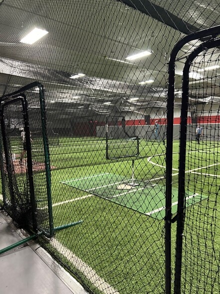 More Photos Of 45300 Mound Rd, Shelby Township Amusement Park For Lease