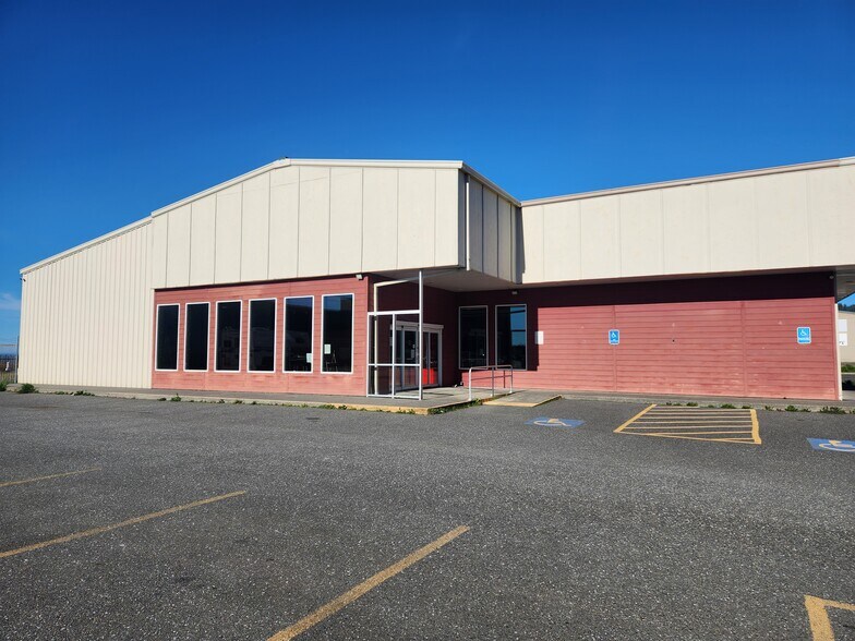 More Photos Of 29670 Ellensburg Ave, Gold Beach Storefront For Sale