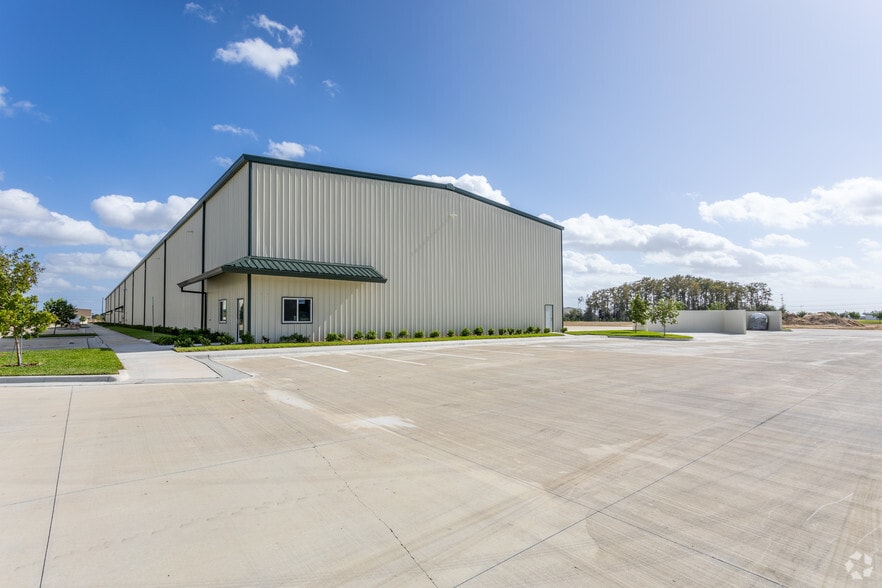 More Photos Of 16120 Lee Rd, Fort Myers Unknown For Lease