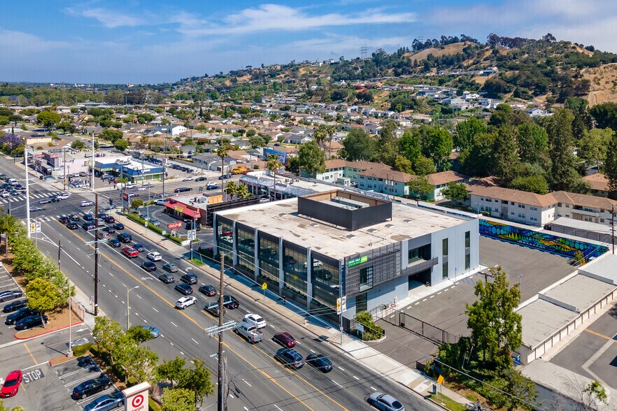 More Photos Of 5830 Obama Blvd, Los Angeles Office For Sale