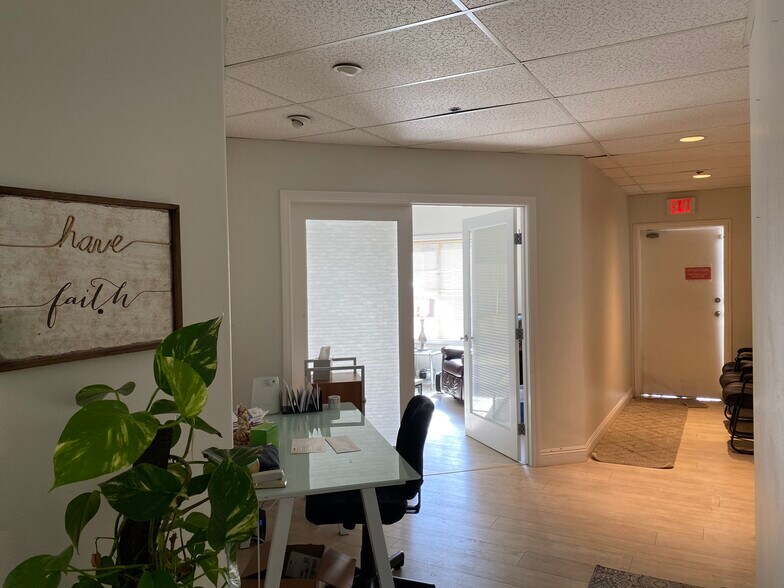 More Photos Of 2488 Newport Blvd, Costa Mesa Office For Lease