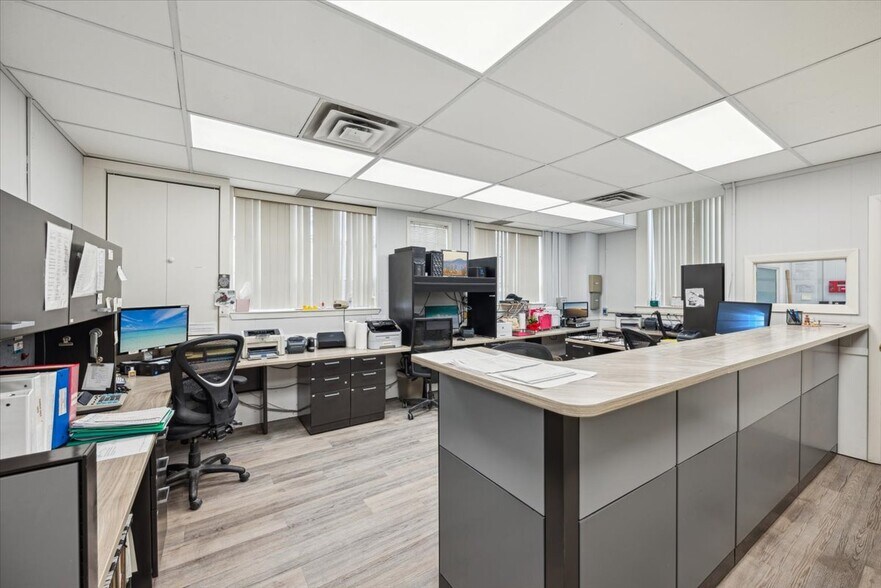 More Photos Of 337 Warren Ave, Stirling Industrial For Sale